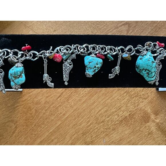 Vintage 80's Chunky Charm Bracelet Turquoise Chunks, Western Silvertone FABulous - Picture 7 of 8